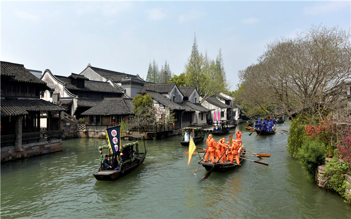 江南水鄉(xiāng)狂歡節(jié)-第十八屆中國烏鎮(zhèn)烏村香市 (19)踏白船.jpg